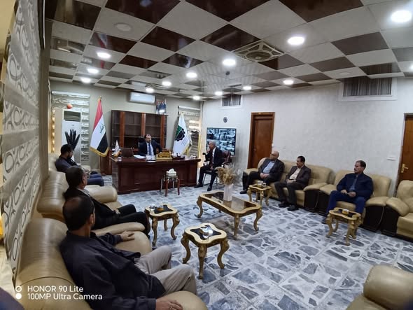 مدير عام النسيج والجلود يتفقد مصنع منسوجات ذي قار