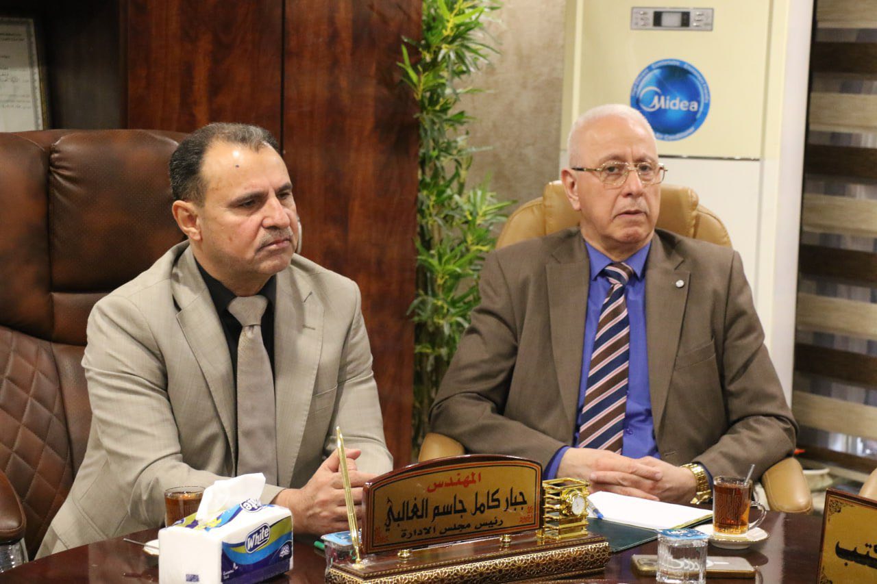 مدير عام النسيج والجلود يترأس اجتماعًا موسعًا لمدراء المصانع والأقسام