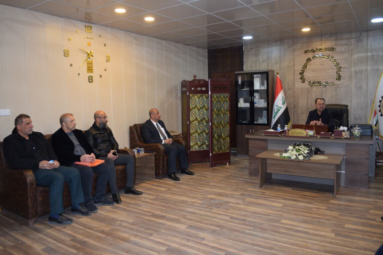 مدير عام النسيج والجلود يتفقد مصنع القطنية ويؤكد تطوير الإنتاج والكفاءات